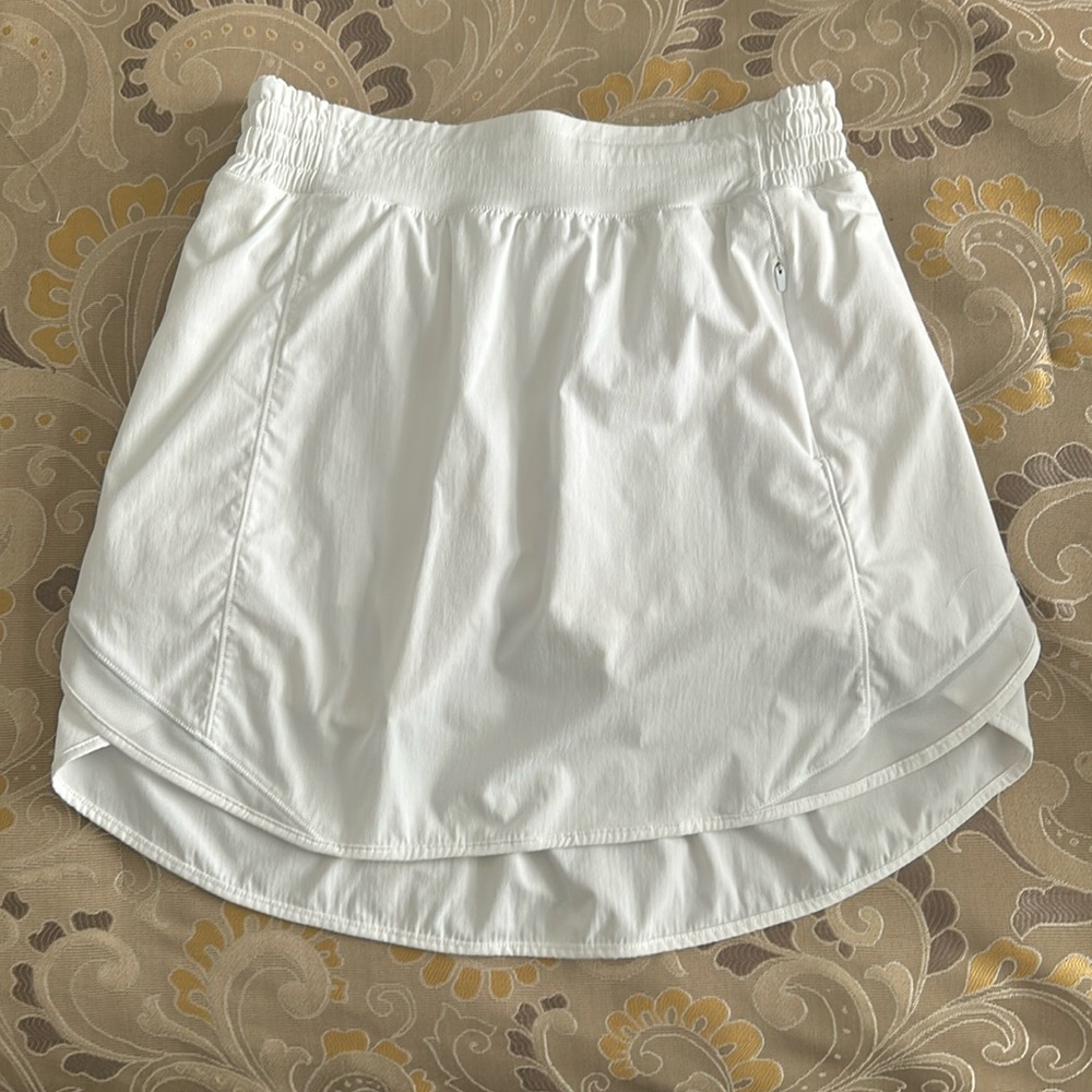 Lulu lemon white skirt. Size 6.
